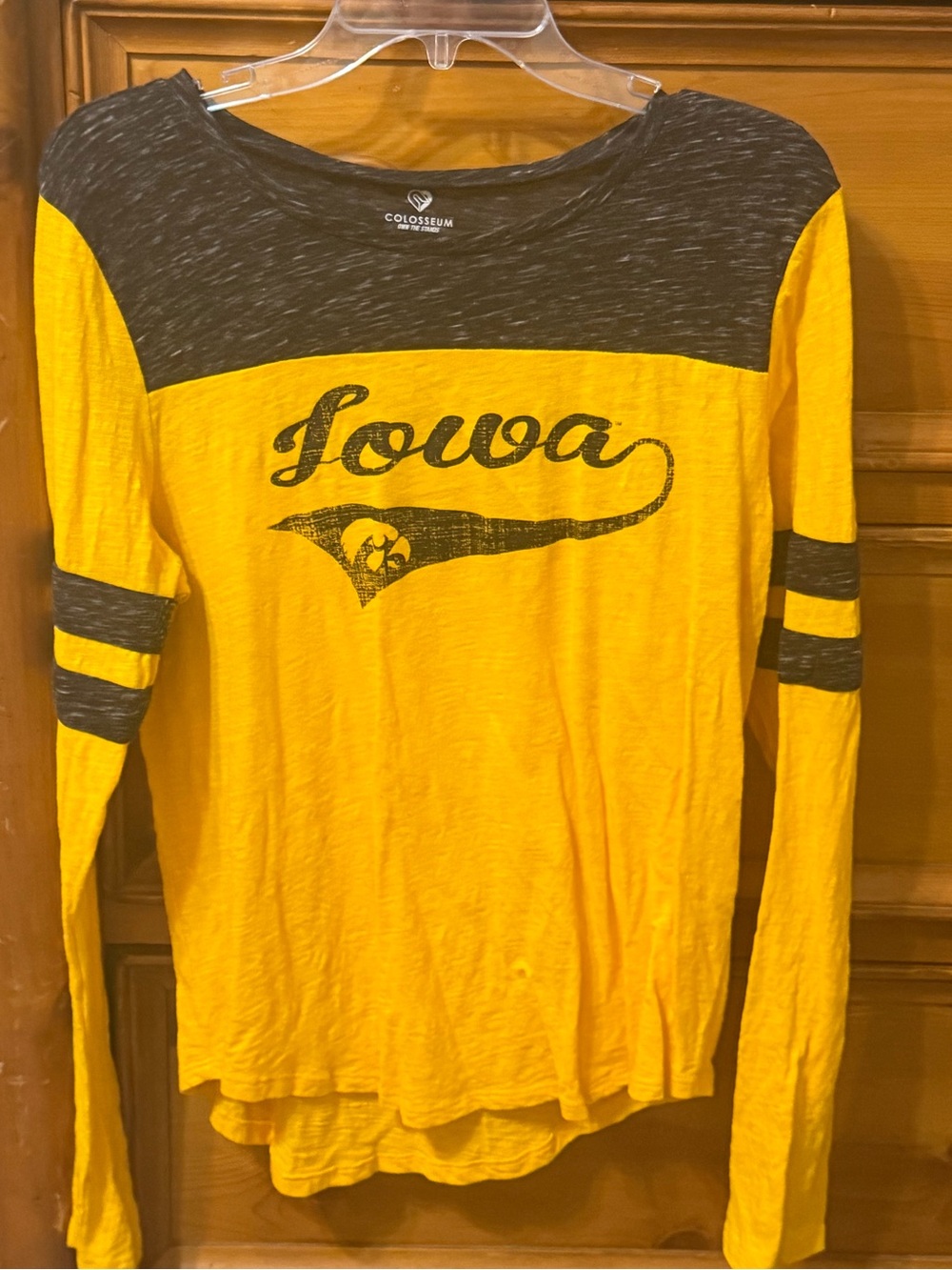 Colosseum Women’s Iowa Long Sleeve Colorblock Iowa Hawkeyes Tee